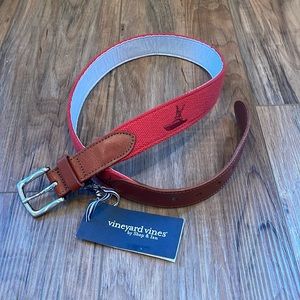 Men’s size 34 Vineyard Vines Emb Icon Canvas Club Belt in Jetty Red